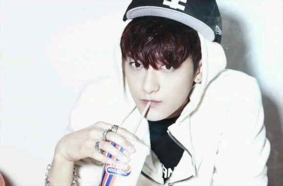 exo 狼与美女专辑的图片 可以给我吗(exo狼与美女 那个女主角是谁呀?)-第3张图片-波音达百科