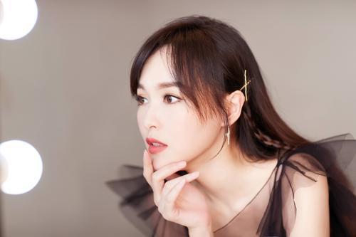 唐嫣产后首次复出和杨幂同框,为何全程没有交流?-第11张图片-波音达百科