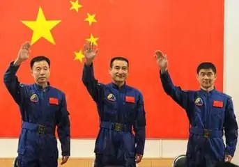神舟七号的航天员有哪些?神舟七号航天员是谁人-第2张图片-波音达百科