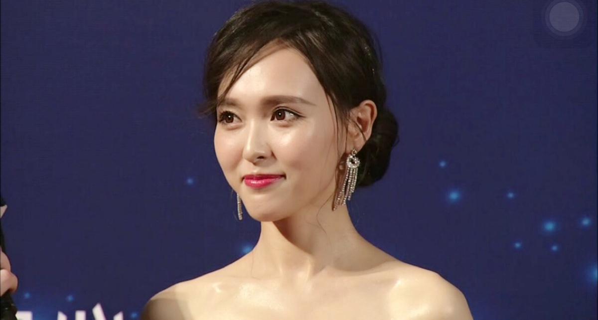 唐嫣产后首次复出和杨幂同框,为何全程没有交流?-第1张图片-波音达百科