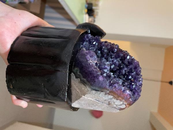 乌拉圭紫水晶的乌拉圭紫水晶的特征(乌拉圭紫水晶贵吗)-第4张图片-波音达百科