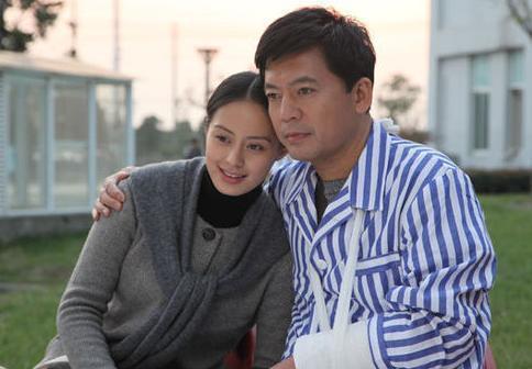 何政军跟妻子是如何认识的?演员何政军的妻子和谁撞脸-第3张图片-波音达百科