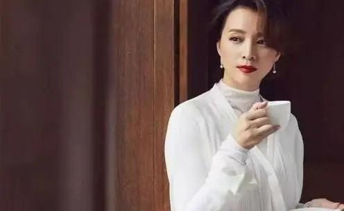 董卿为什么被央视解雇了(董卿为什么被央视解雇原因)-第1张图片-波音达手游百科