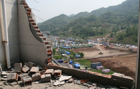 四川雅安芦山地震资料(四川雅安芦山地震中感人的事和发生的时间)-第3张图片-波音达百科