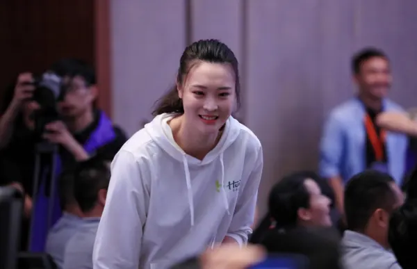 排球女神惠若琪宣布产女,晒出一家三口合照,她的产后状态如何?-第11张图片-波音达手游百科
