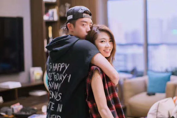 郑恺前女友有哪些 郑恺老婆为什么是苗苗-第5张图片-波音达百科