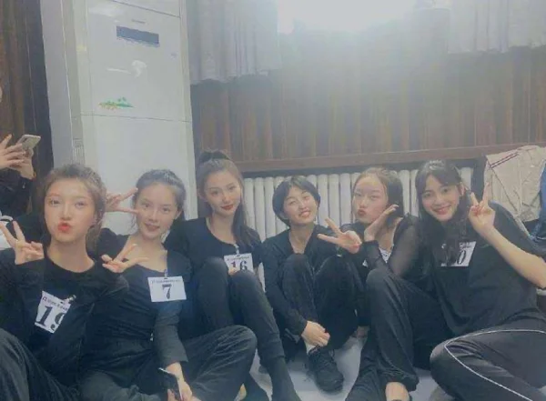 演艺圈最不干净的女演员是孟子义(在演艺圈中,为什么年轻演员变丑了呢?)-第13张图片-波音达百科