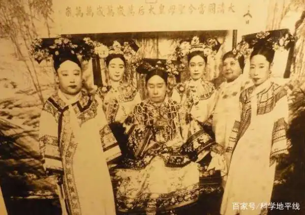 慈禧太后是靠什么上位的?揭秘慈禧太后的秘密生活-第7张图片-波音达百科