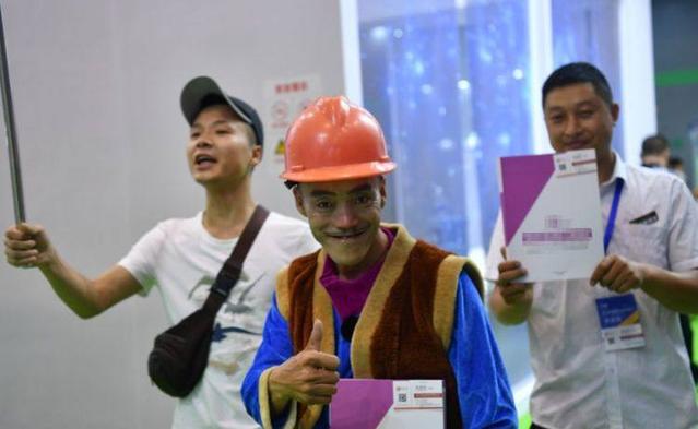 光头强什么时候结婚(光头强的老板为什么不给光头强发工资?)-第22张图片-波音达手游百科