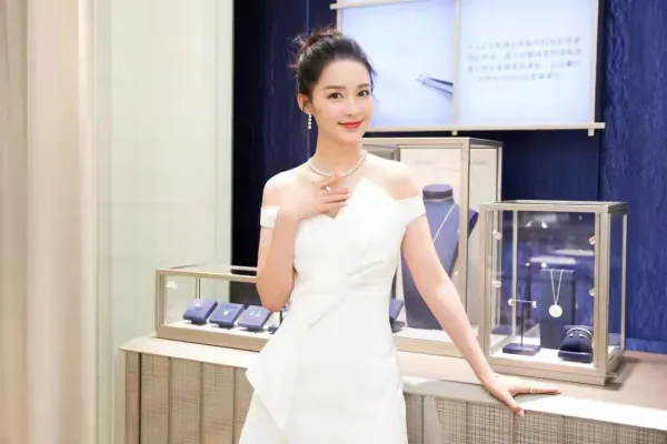 杨洋李沁什么时候分手(杨洋李沁为什么分手 杨洋李沁分手原因曝光)-第4张图片-波音达手游百科
