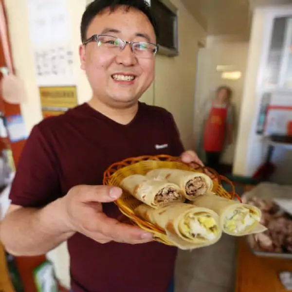朝天锅是什么地方的菜(朝天锅的做法 朝天锅是哪个地方的菜)-第1张图片-波音达百科