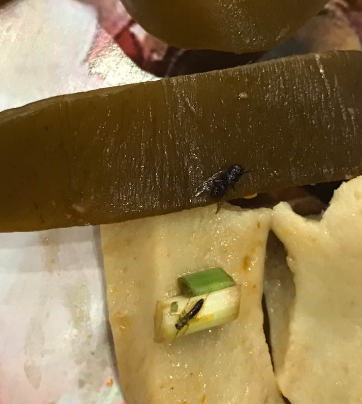男生吃麻辣烫碗边抠出脏东西 ,为什么说麻辣烫是最脏的一种快餐?-第9张图片-波音达百科