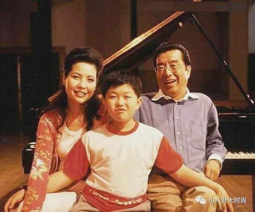 李双江儿子李贺近况(李双江的儿子李贺在哪个单位工作?)-第16张图片-波音达手游百科