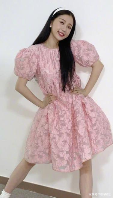 虞书欣穿的衣服贵吗(虞书欣衣服有哪些品牌?)-第19张图片-波音达百科