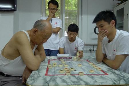 自己如何才能和电脑下象棋?跟电脑下象棋好还是和人下象棋好?-第1张图片-波音达百科