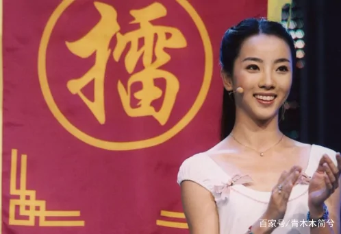 如何评价央视主持人李思思?央视主持人李思思的胸多大-第17张图片-波音达百科