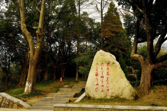 独坐敬亭山古诗写作背景(《独坐敬亭山》的写作顺序是怎样的?)-第1张图片-波音达百科