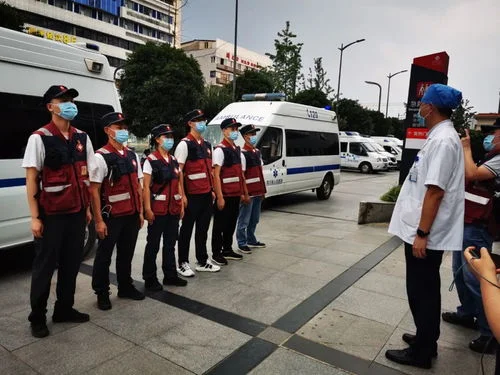 四川雅安芦山地震资料(四川雅安芦山地震中感人的事和发生的时间)-第7张图片-波音达百科