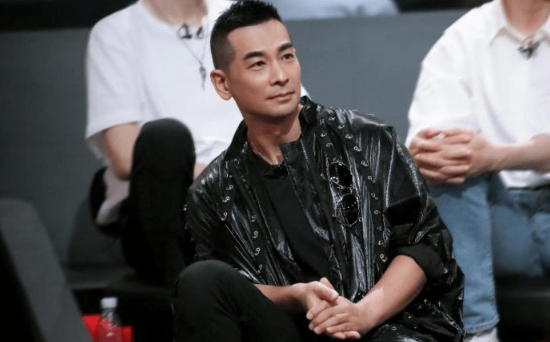 抱拳礼的正确手势是什么样的?男子抱拳礼的正确手势?-第9张图片-波音达百科