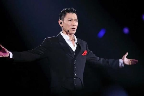 四大天王唱歌排名(歌坛四大天王是谁?按什么排名的)-第1张图片-波音达百科