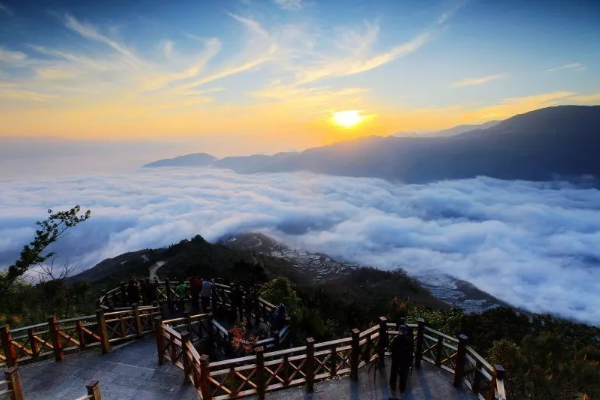 草原上升起不落的太阳原唱是谁啊?草原上升起不落的太阳原唱用英语怎么说-第1张图片-波音达百科