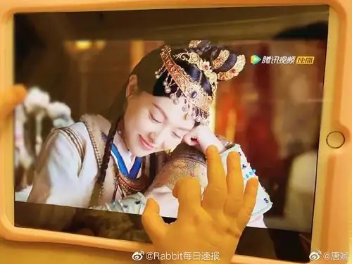 唐嫣晒女儿追剧照,她女儿追的是什么剧?该剧是谁出演的?-第12张图片-波音达百科