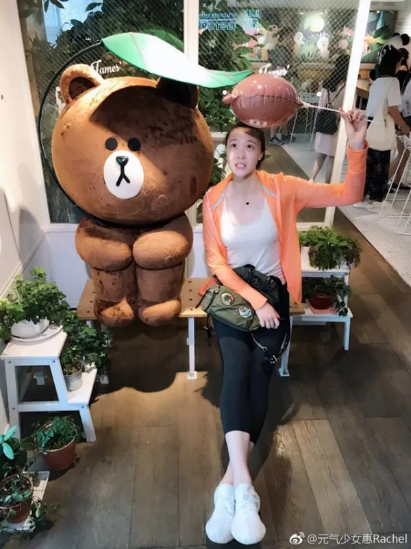 排球女神惠若琪宣布产女,晒出一家三口合照,她的产后状态如何?-第18张图片-波音达手游百科
