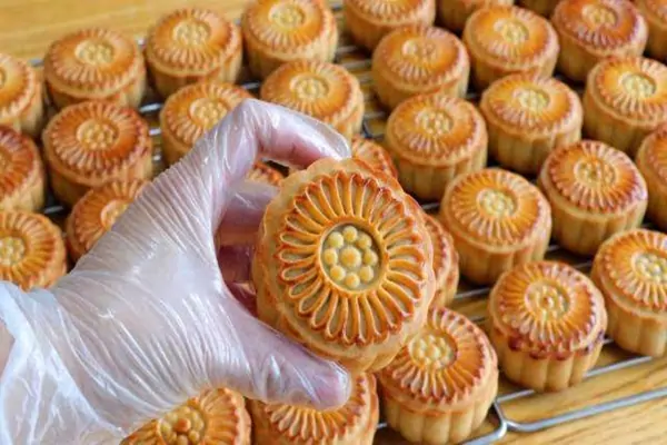 莲蓉月饼中的莲蓉含量不低于多少(莲蓉月饼的莲蓉含量不低于百分之多少)-第1张图片-波音达百科
