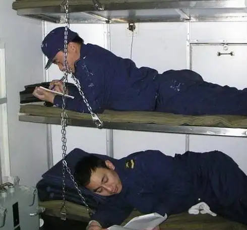 潜艇是个好兵种吗?为什么说潜艇兵是所有兵种里最辛苦的-第6张图片-波音达百科