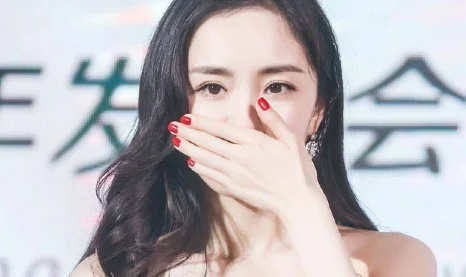 热巴杨幂活动现场大玩“壁咚”?刘恺威现场电联整蛊杨幂是快乐大本营哪一期-第10张图片-波音达百科