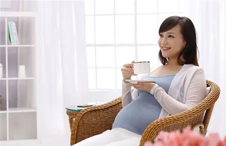 新生儿可以被别人抱吗(新生儿小被褥有啥讲究)-第5张图片-波音达百科