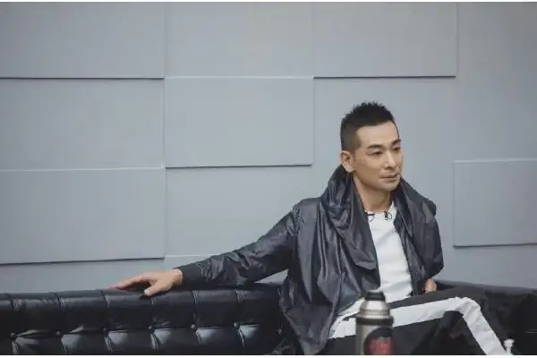 抱拳礼的正确手势是什么样的?男子抱拳礼的正确手势?-第12张图片-波音达百科