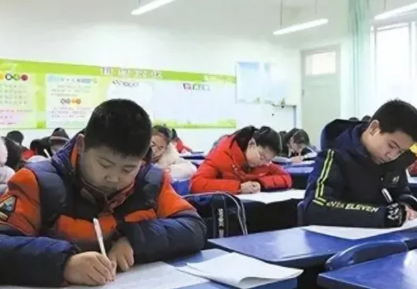 语文书上最诡异的地方(语文书上的恐怖图鬼故事 语文书上有鬼的地方有哪些)-第5张图片-波音达百科