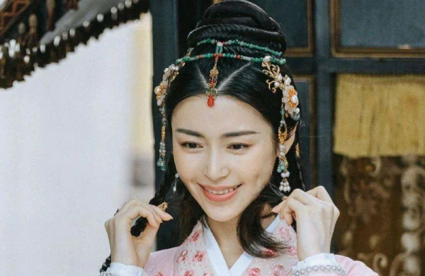 唐嫣晒女儿追剧照,她女儿追的是什么剧?该剧是谁出演的?-第6张图片-波音达百科