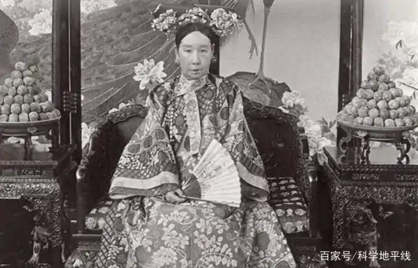 慈禧太后是靠什么上位的?揭秘慈禧太后的秘密生活-第4张图片-波音达百科