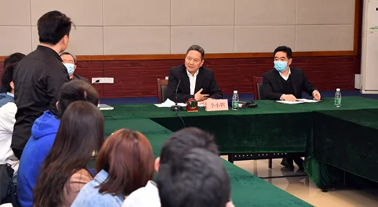 江苏省委常委名单(如何查看江苏省委常委最新排位?)-第1张图片-波音达百科