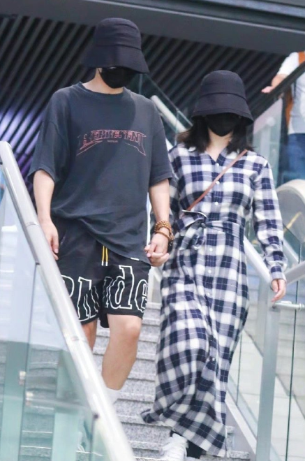 张杰谢娜何必在一起mp4(张杰谢娜什么时候唱的何必在一起)-第2张图片-波音达百科