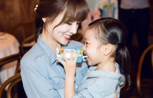 李小璐是谁的女儿(李小璐女儿多大)-第10张图片-波音达百科