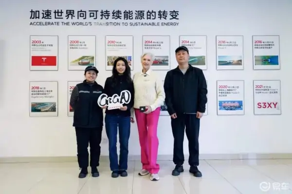马斯克的母亲为什么这么历害(马斯克的偶像是他母亲吗)-第6张图片-波音达百科