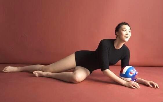 排球女神惠若琪宣布产女,晒出一家三口合照,她的产后状态如何?-第2张图片-波音达手游百科