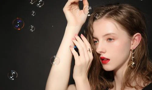 女孩和女人们的生活的内容简介(女人和女孩的区别是什么啊?)-第10张图片-波音达百科