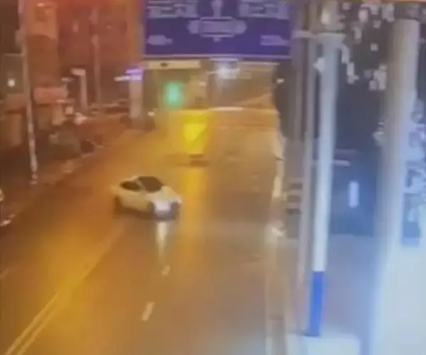 脸上的皮肤惨不忍睹,见图片(用美图秀秀叠印图片后放大惨不忍睹。怎么办?)-第5张图片-波音达百科