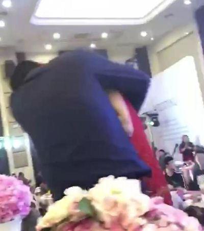 女子当伴娘为什么遭骚扰?何处女子当伴娘遭两伴郎性骚扰?-第1张图片-波音达百科