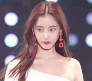 中国四千年之一美女 整过容吗(不懂就问,鞠婧祎凭什么是中国四千年之一美女)-第6张图片-波音达百科