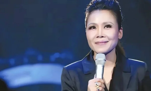 铿锵玫瑰是励志歌曲吗?田震唱的田震有什么歌曲?-第5张图片-波音达百科