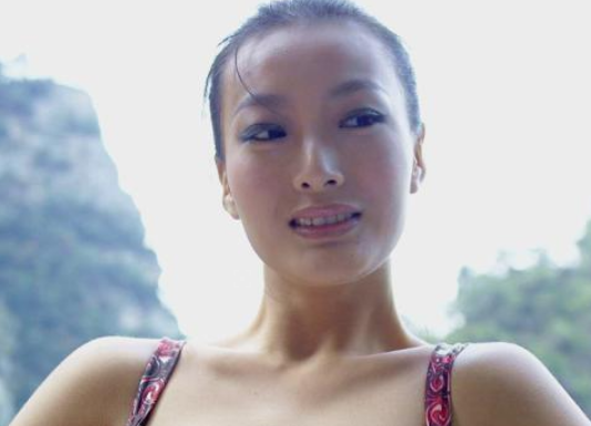 一路向西中的女演员叫什么(一路向西,这个女演员是谁?)-第1张图片-波音达百科