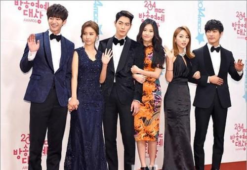 我们结婚了 121013黄光熙跳舞唱的UEE的什么歌-第1张图片-波音达百科