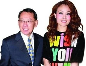 春卷容祖儿啥意思(容祖儿春卷门)-第5张图片-波音达百科