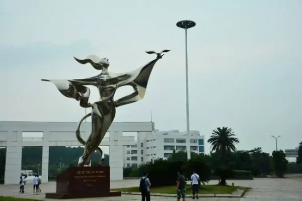 美国世界和平女神像为什么不是和平男神像-第1张图片-波音达百科