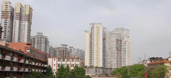 上师大二附中有住宿吗(我能上华师大二附中么。。)-第1张图片-波音达百科